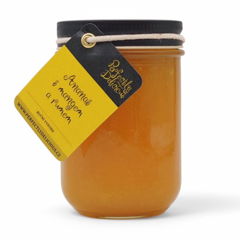 Ananas s mangem a rumem